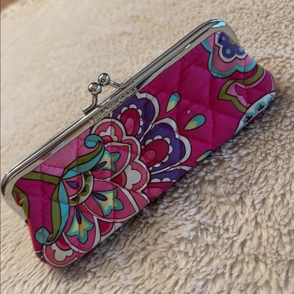 VERA BRADLEY - Picture 1 of 9